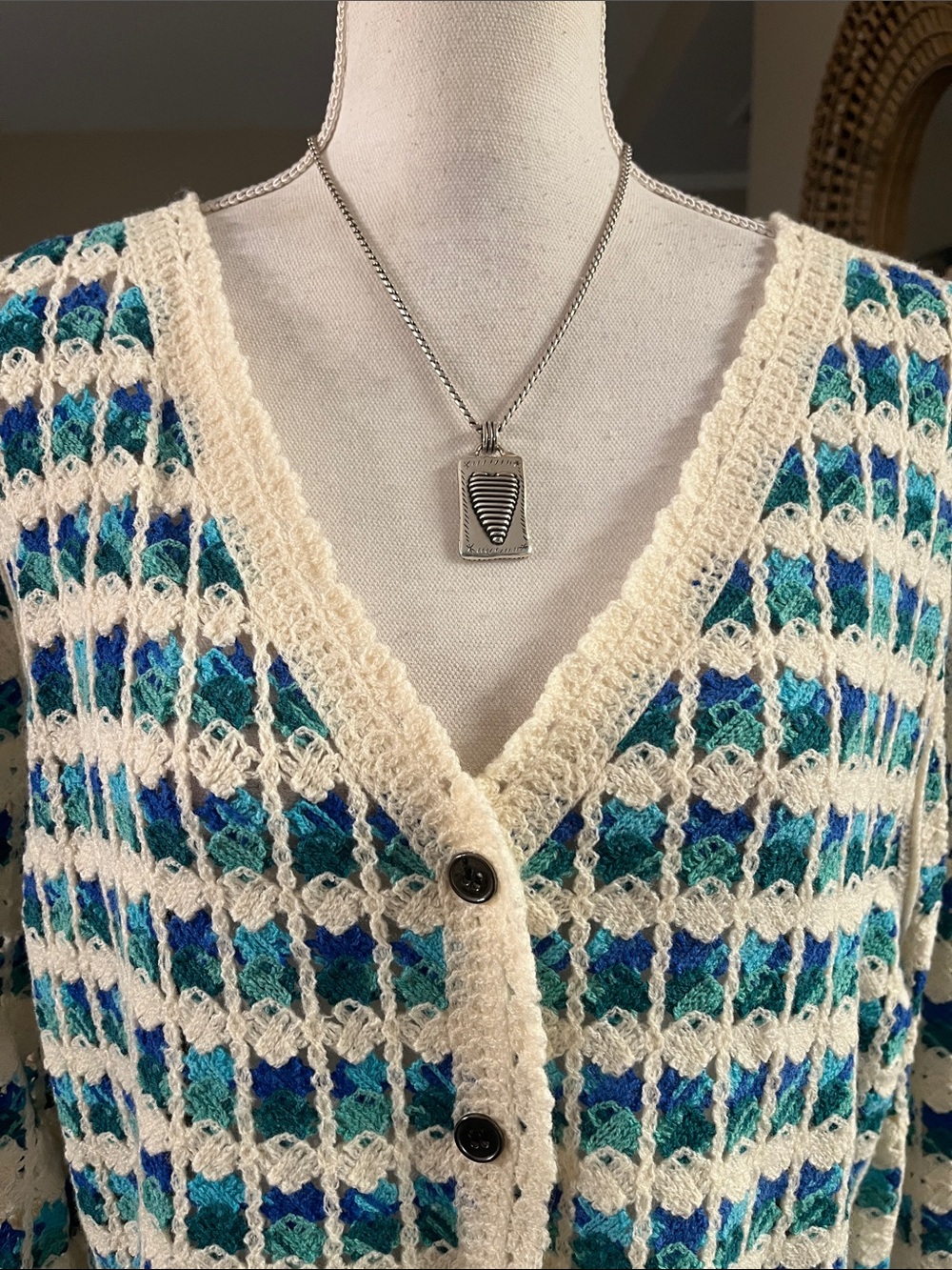 POL Cream and Blue V‑Neck Cropped Cardigan - Picture 4 of 9